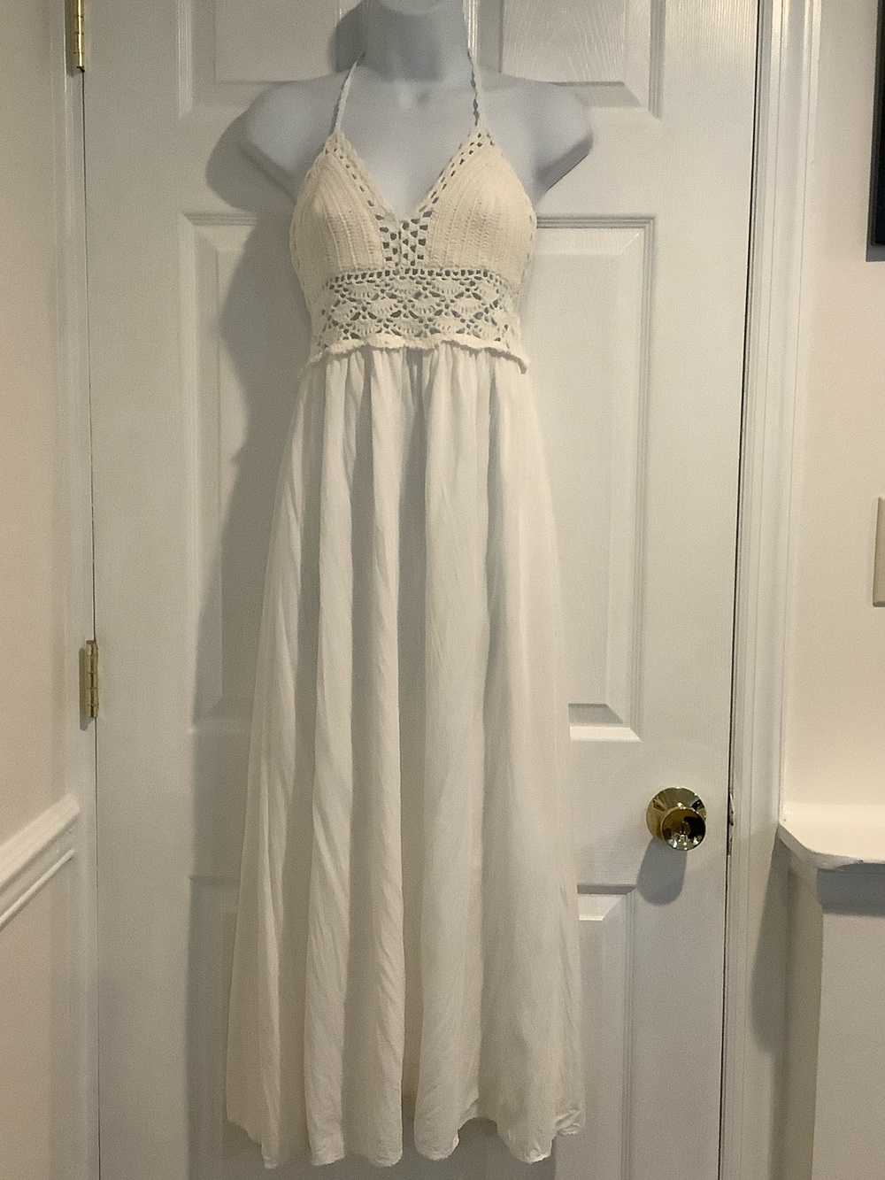 LILBETTER White Boho Crocheted Halter Coastal Summer Beach Backless Maxi Dress S